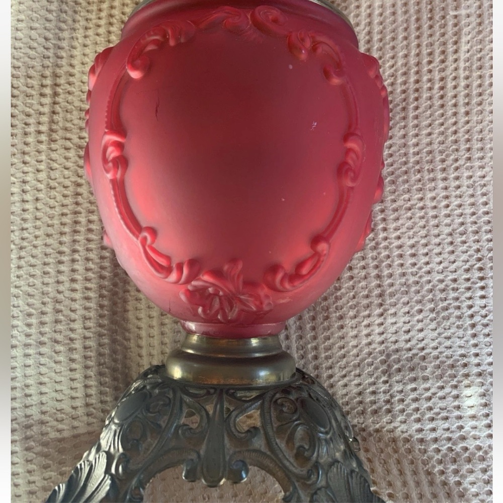 Victorian GWTW Red Large Satin Glass Oil Kerosene Lamp - Picture 12 of 14